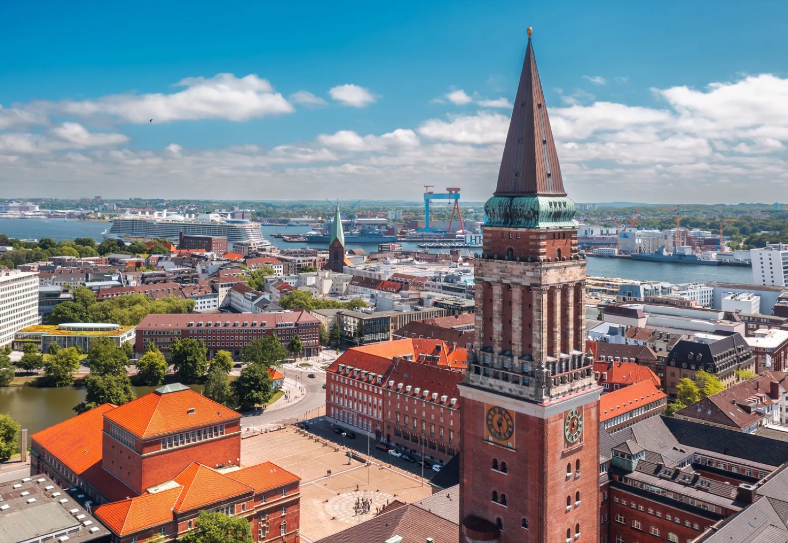 Bus mieten in Kiel – Kiel