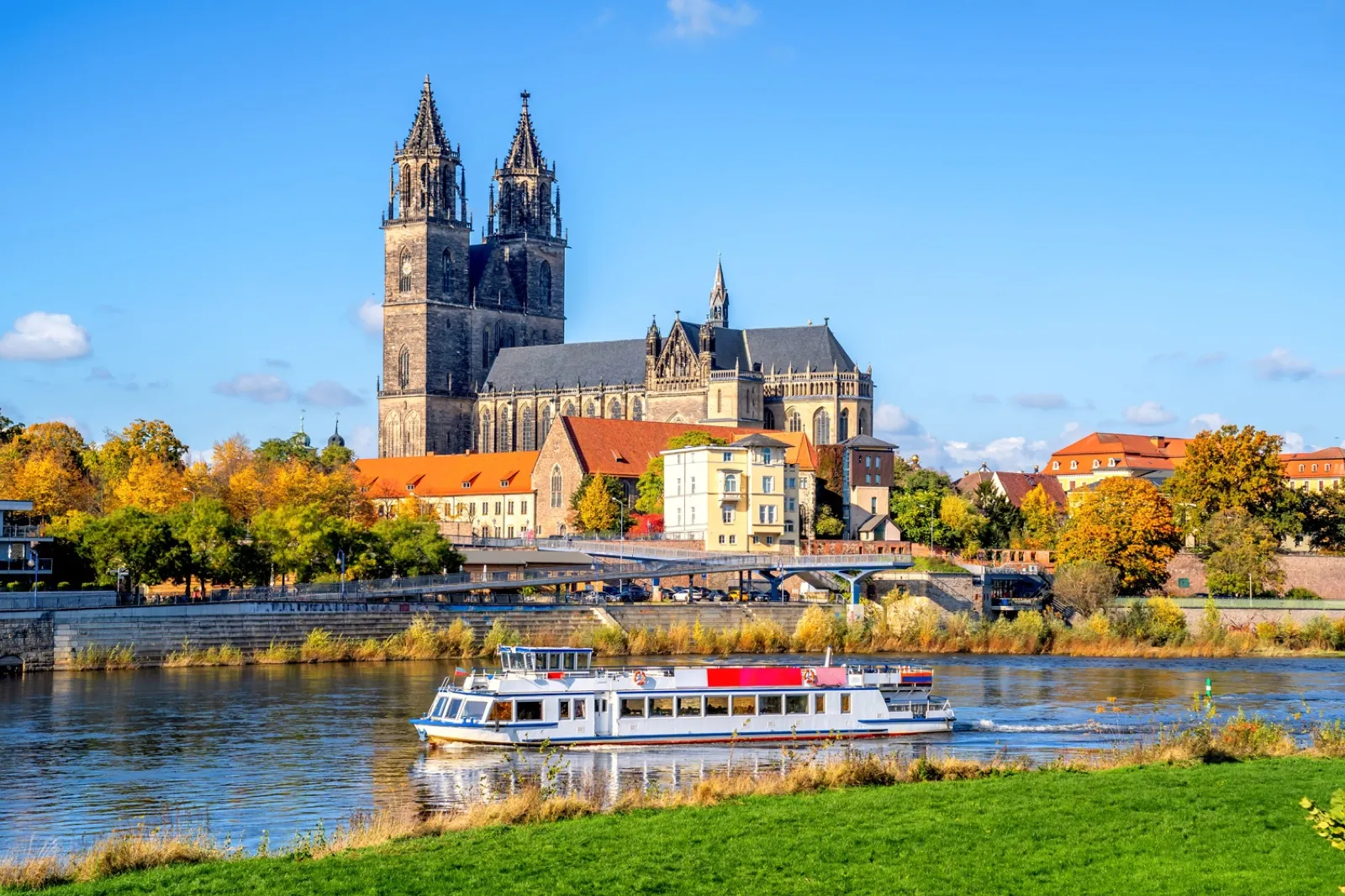 Bus mieten in Magdeburg – Magdeburg