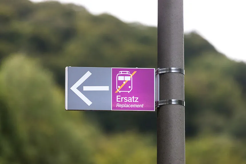 Schienenersatzverkehr Berlin–Hamburg: Orientierung, die Zeit spart