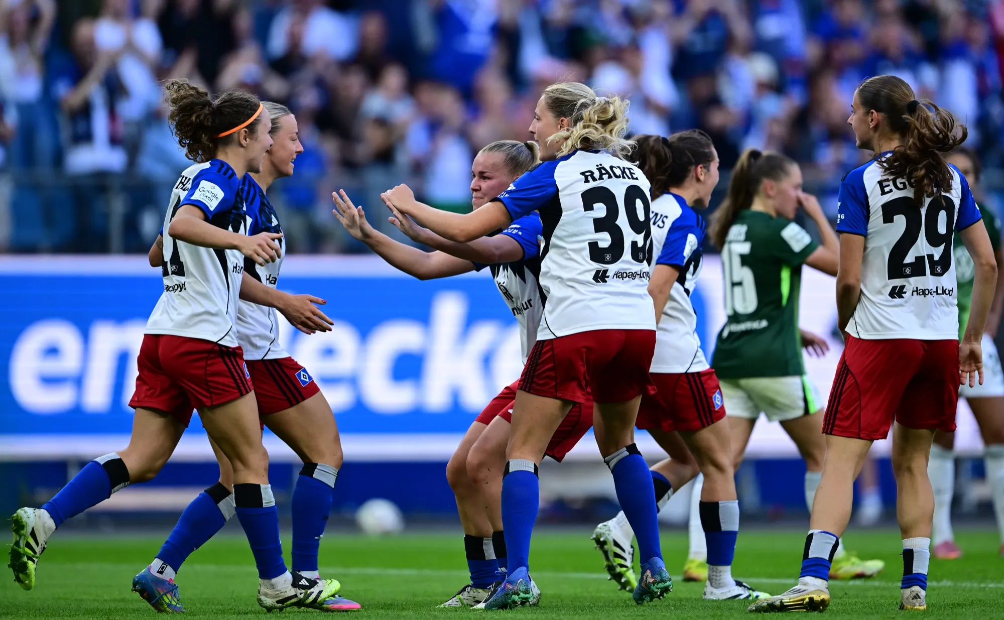 Die HSV-Frauen, Kooperationspartner von Hanse Mondial, beim Torjubel